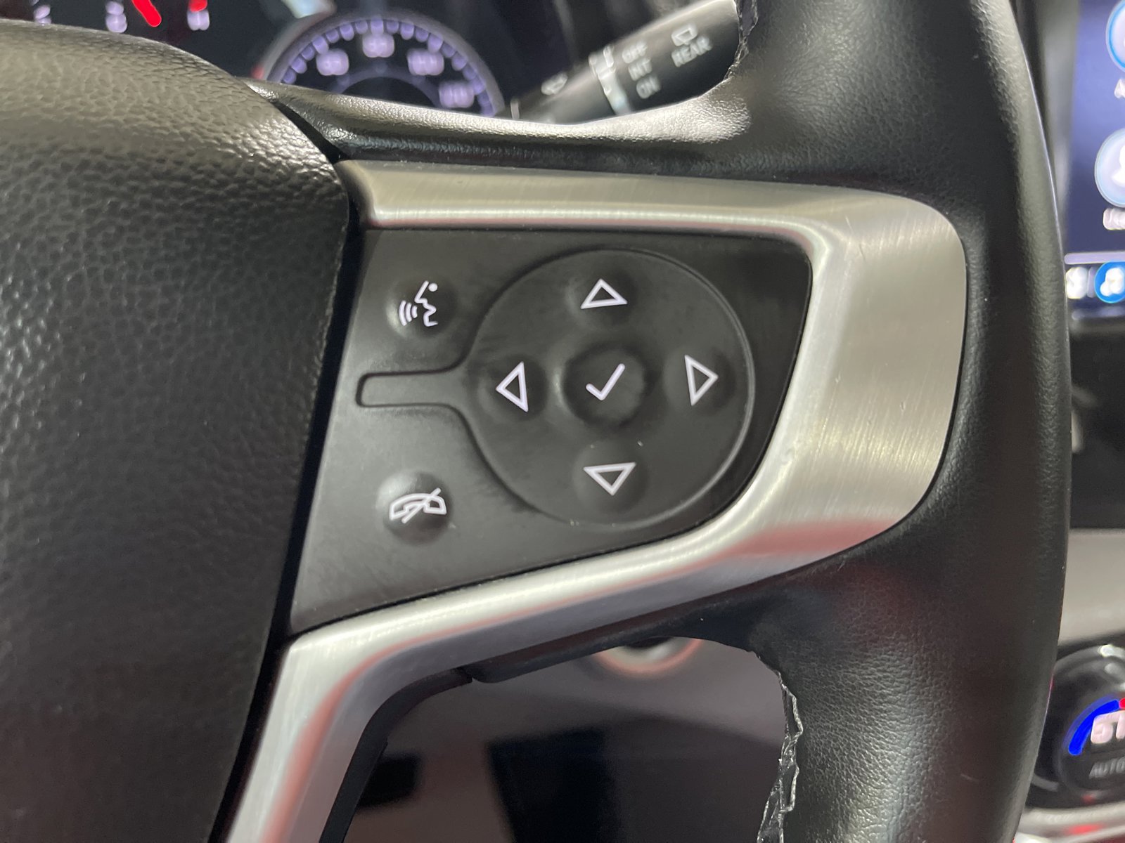 Used 2024 GMC Terrain SLT w/ Infotainment Package II AWD/4WD image 29