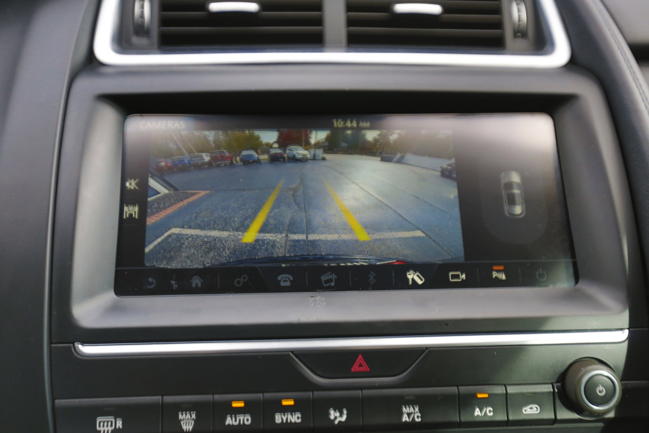 Used 2019 Jaguar E-PACE image 9