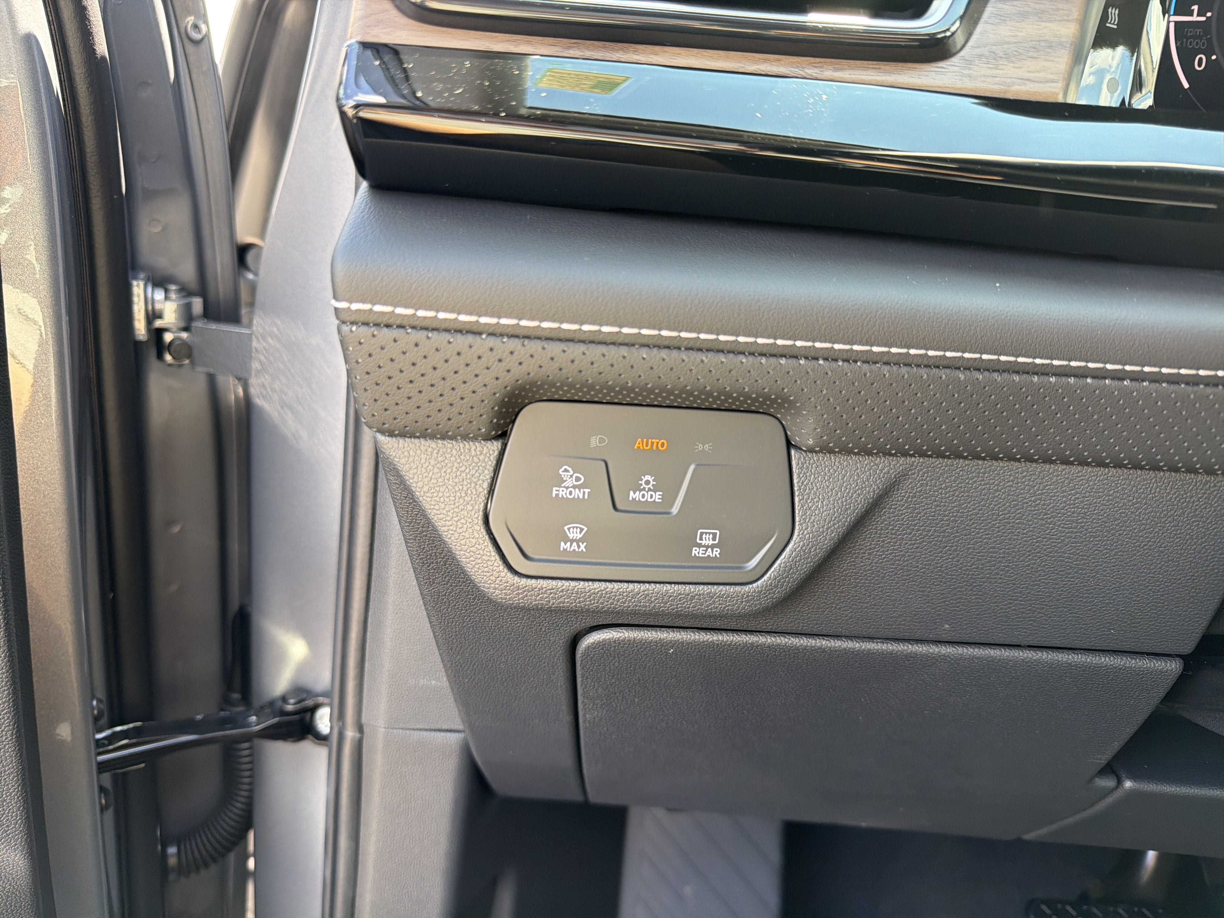 New 2026 Volkswagen Atlas SE AWD/4WD image 16
