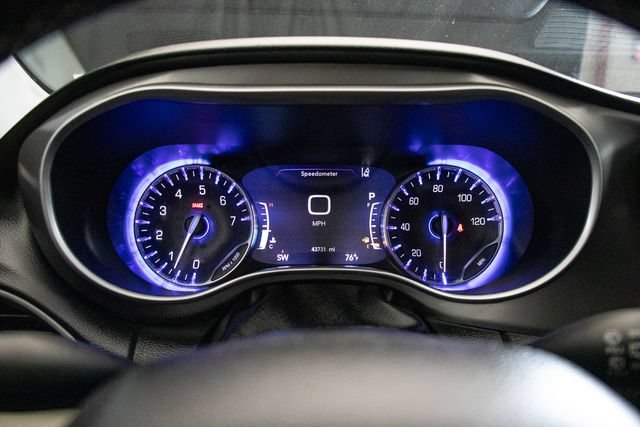Used 2024 Chrysler Pacifica Touring-L FWD image 31