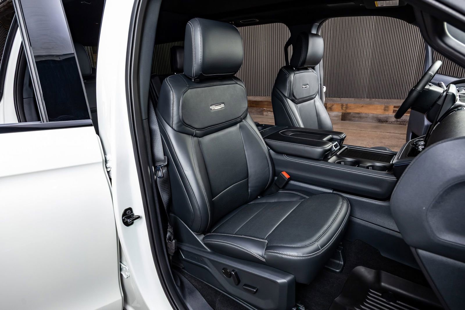 Used 2025 Ford Expedition Platinum w/ Stealth Performance Package image 31