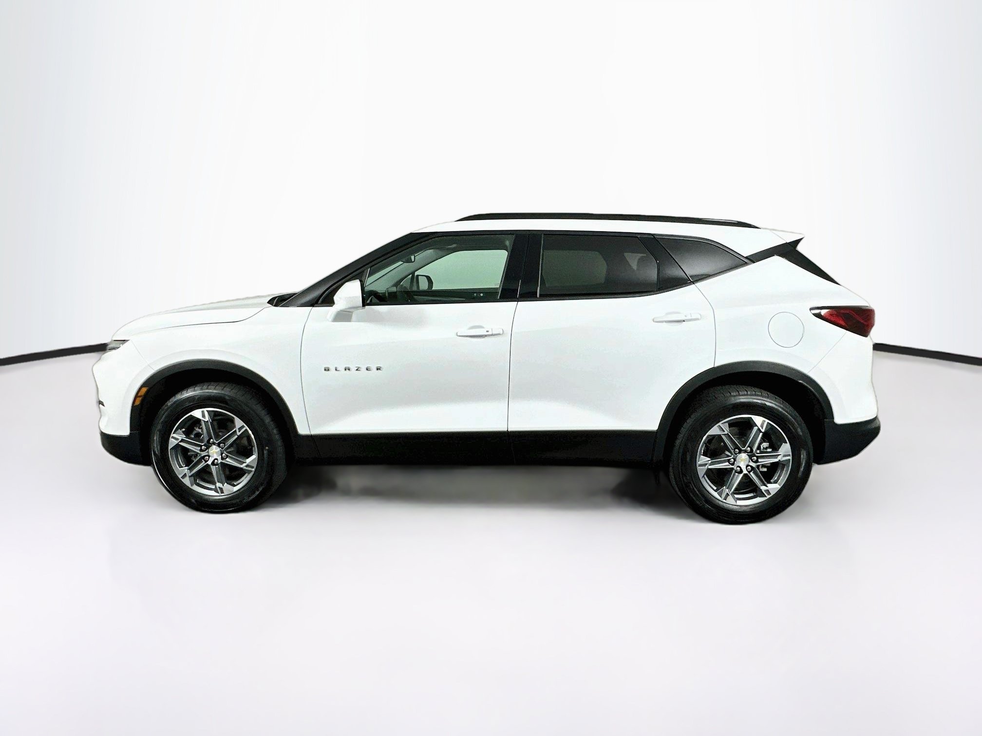 Used 2024 Chevrolet Blazer LT w/ Convenience Package FWD image 4