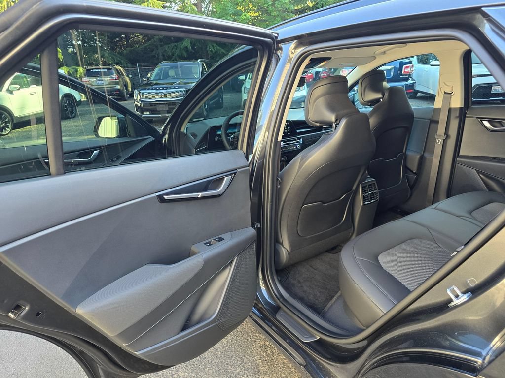 Certified 2025 Kia Niro Wind w/ Wind Preserve Package FWD image 9