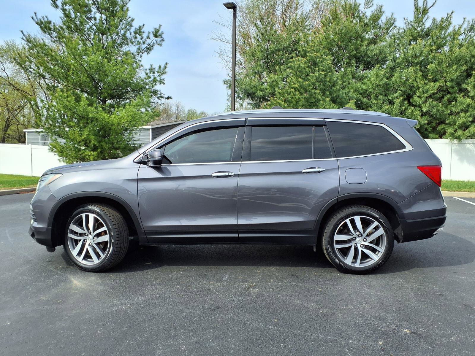 Used 2017 Honda Pilot Elite image 34