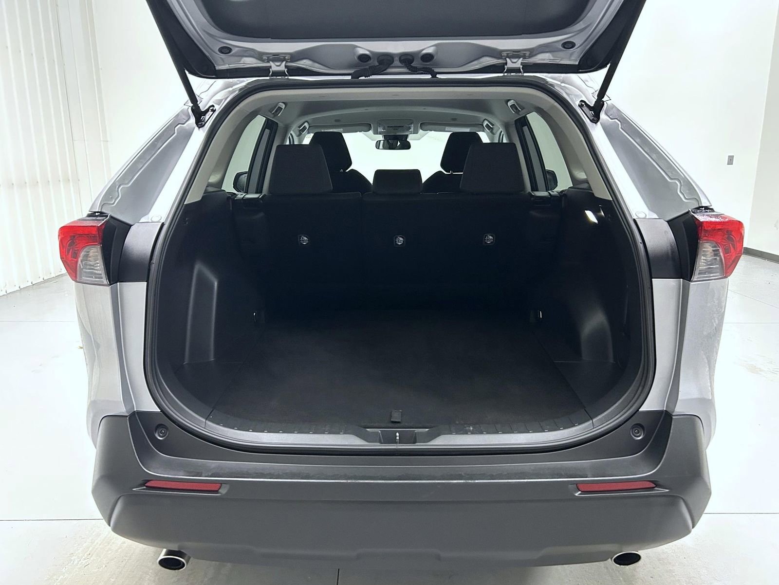 Used 2024 Toyota RAV4 LE image 21