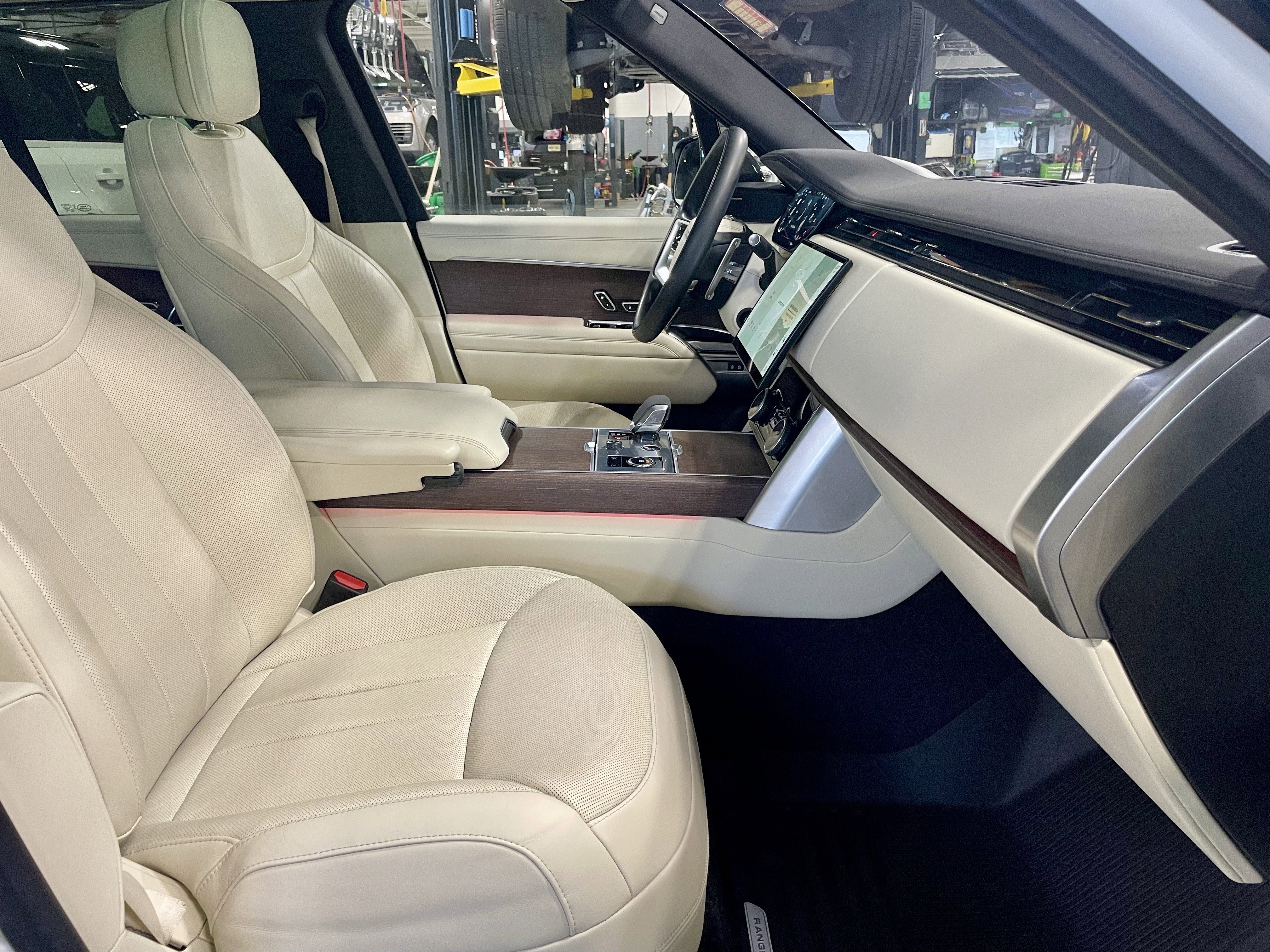 Certified 2023 Land Rover Range Rover SE image 15