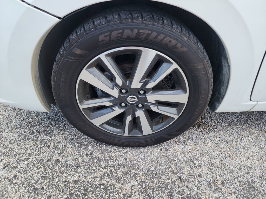 Used 2022 Nissan Versa SV FWD image 12