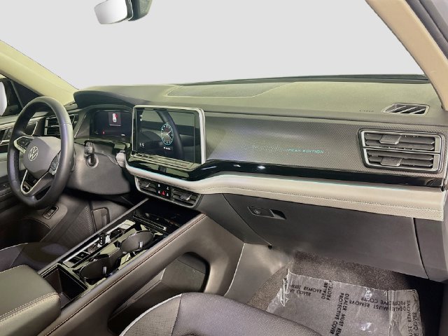 Certified 2024 Volkswagen Atlas Peak Edition SE AWD/4WD image 33