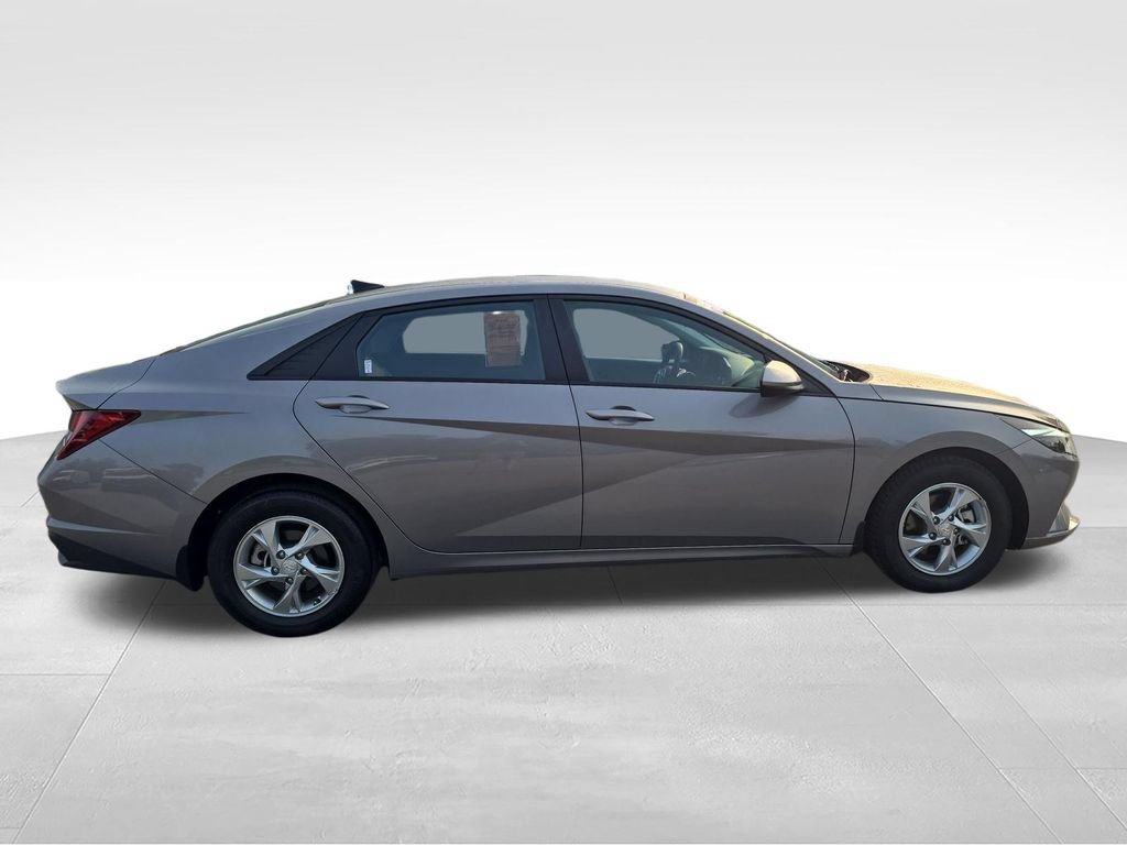 Used 2023 Hyundai Elantra SE FWD image 6