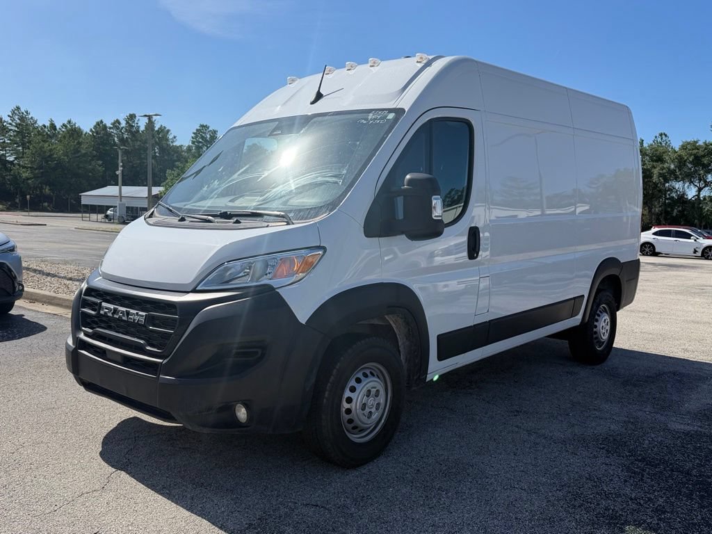 Used 2024 RAM ProMaster 2500 w/ Convenience Group FWD image 3