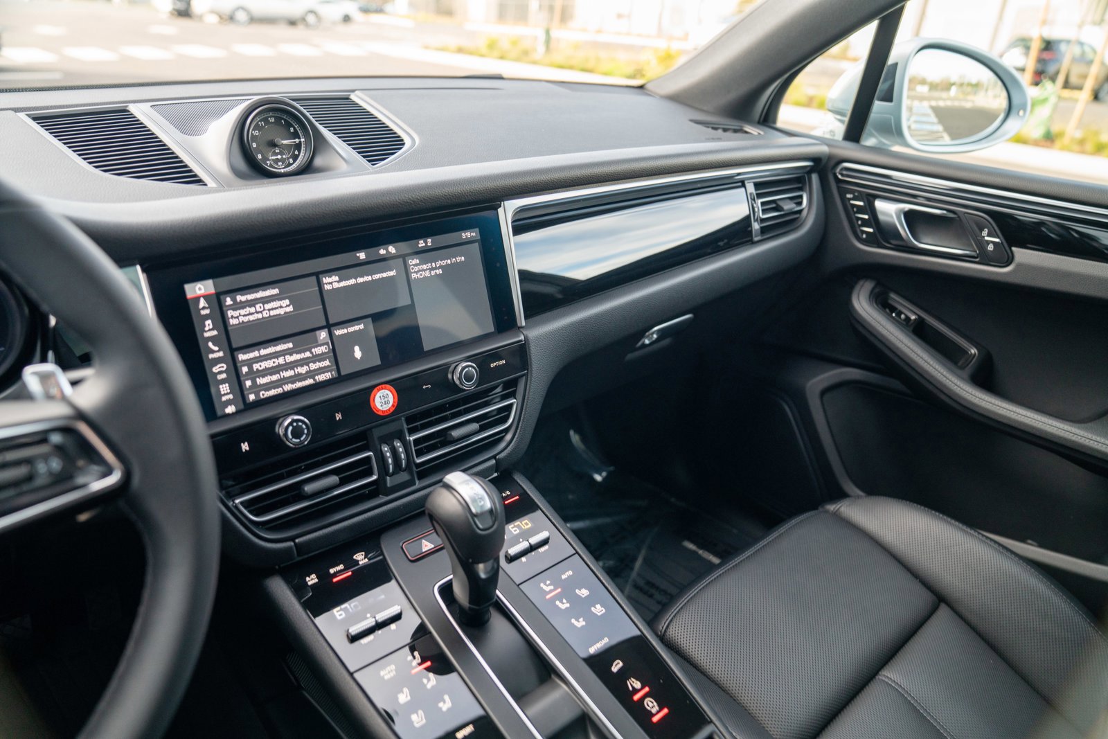 Certified 2025 Porsche Macan image 15