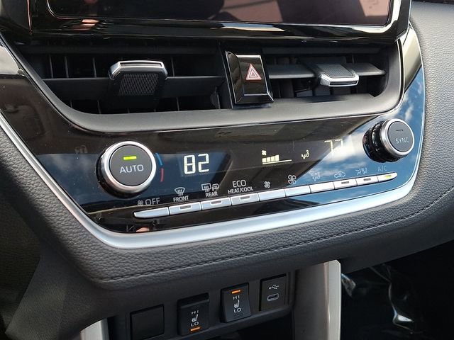 Used 2024 Toyota Corolla Cross XLE w/ Convenience Package image 16