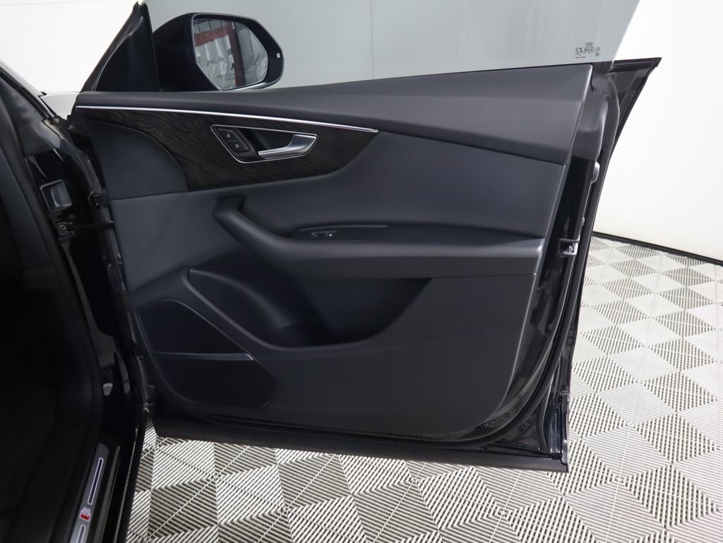 Certified 2022 Audi Q8 Premium Plus w/ Premium Plus Package image 26