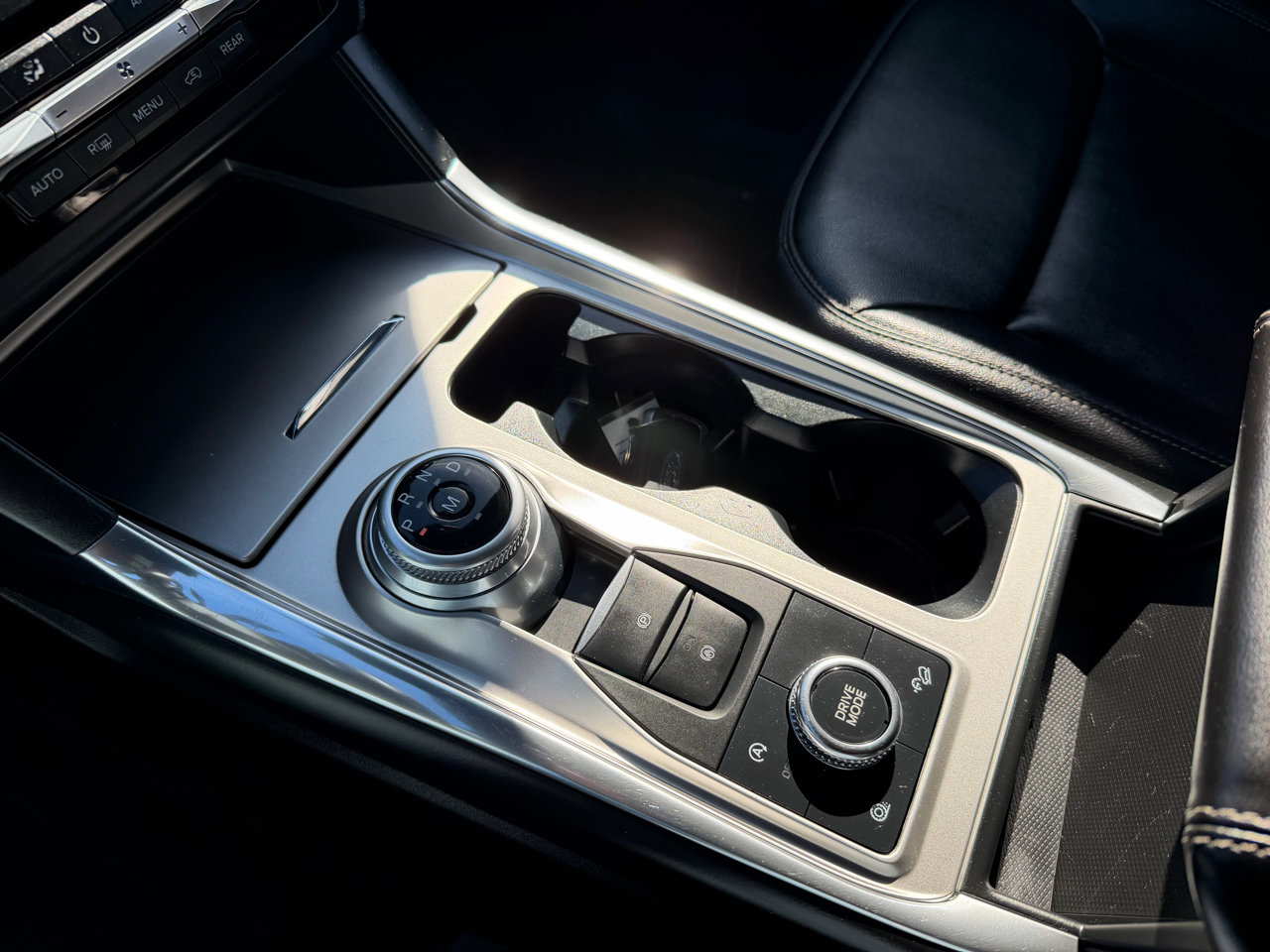 Used 2020 Ford Explorer XLT w/ Equipment Group 202A image 17