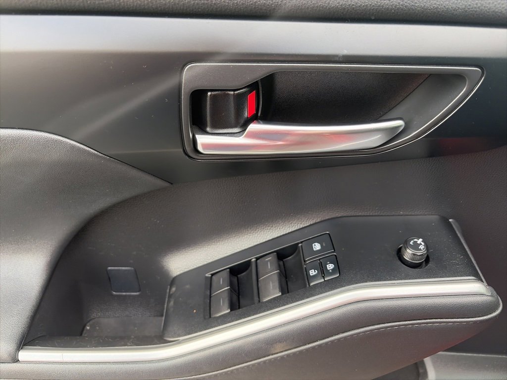 Used 2021 Toyota Highlander XSE image 15
