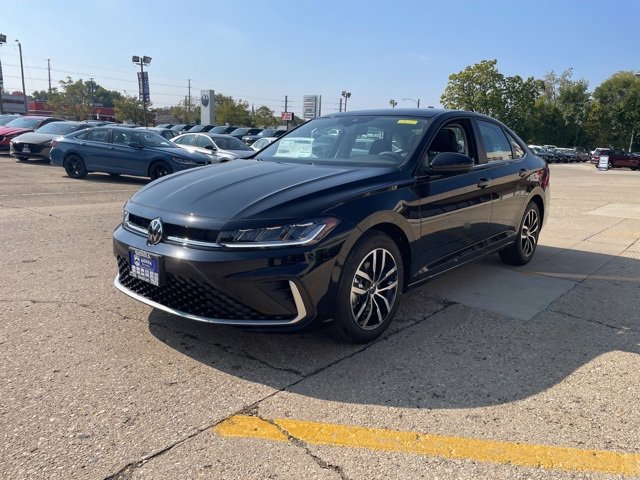 New 2026 Volkswagen Jetta SE image 2
