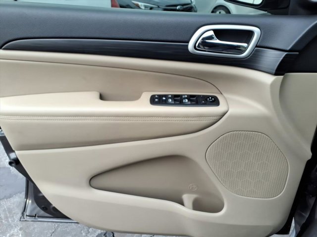 Used 2021 Jeep Grand Cherokee Laredo image 23