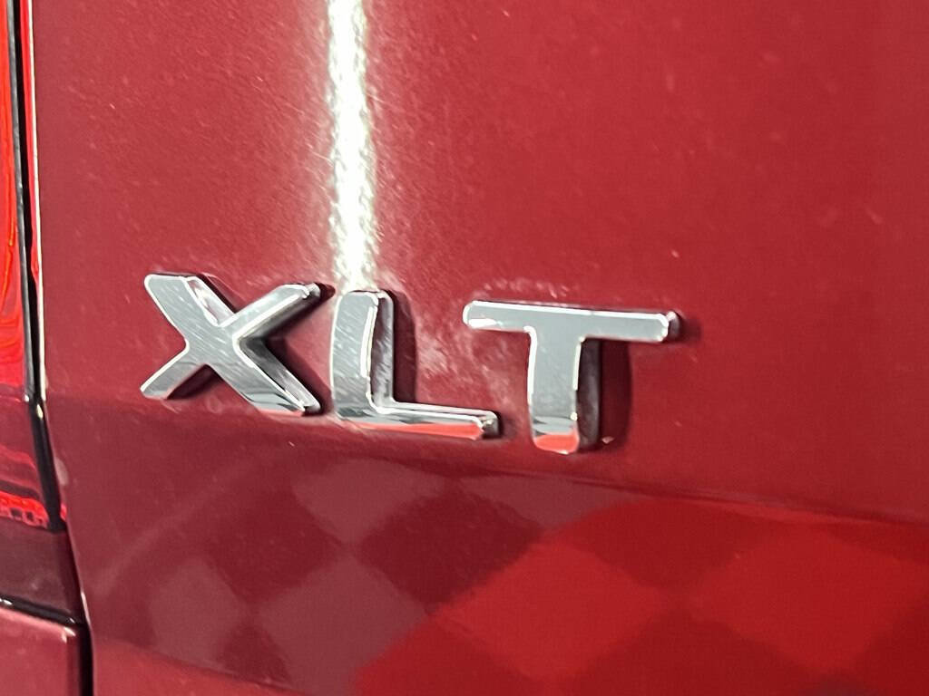 Used 2015 Ford Explorer XLT w/ Equipment Group 202A image 33