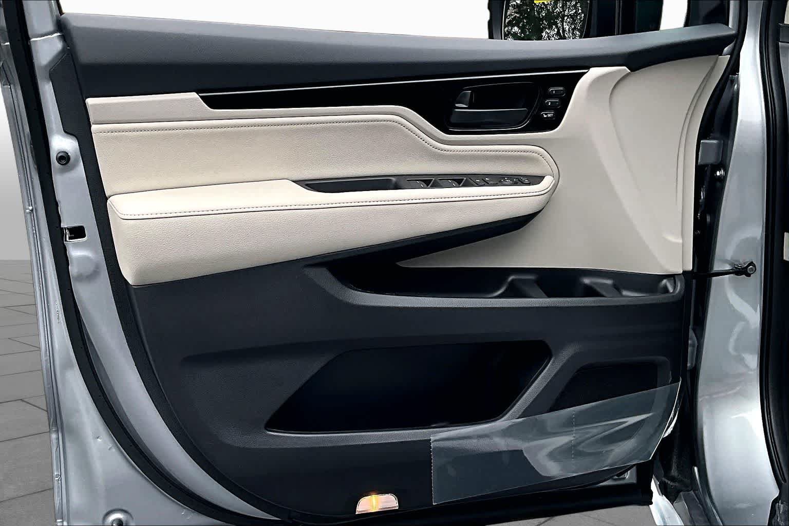 New 2026 Honda Odyssey Touring image 13