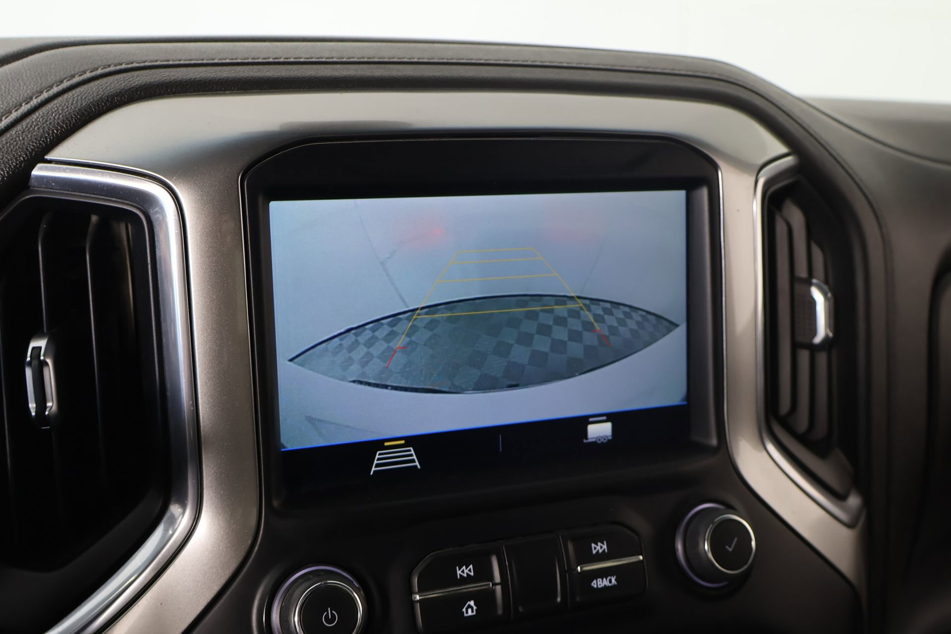 Used 2022 Chevrolet Silverado 1500 LT w/ Z71 Off-Road Package image 6