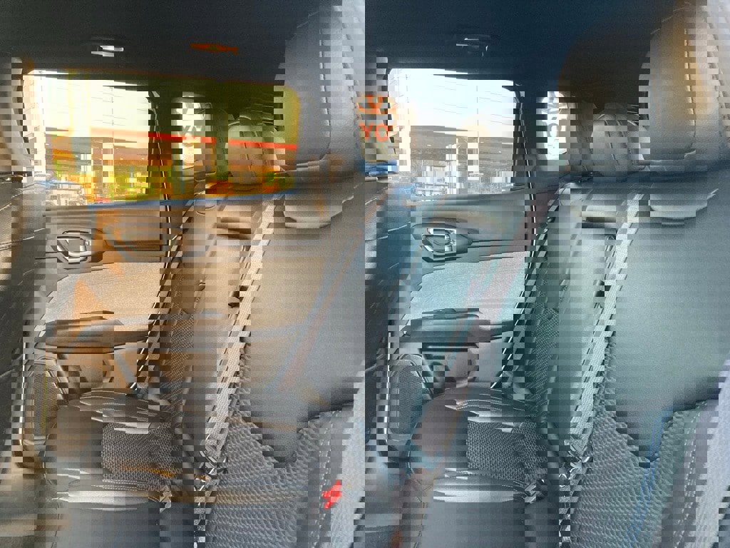 Used 2025 Jeep Compass Latitude image 11