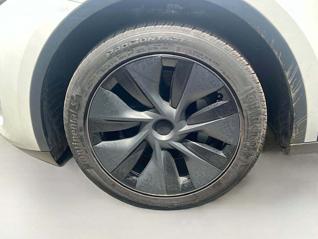 Used 2024 Tesla Model Y Long Range RWD image 32