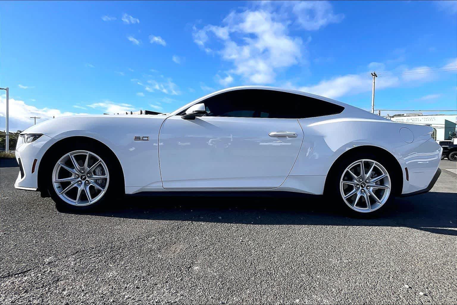 Used 2024 Ford Mustang GT Premium RWD image 3