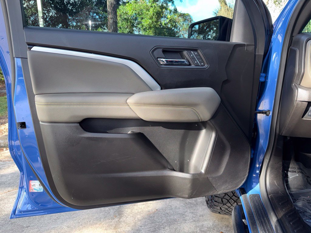 Used 2025 Chevrolet Colorado ZR2 w/ Technology Package AWD/4WD image 21