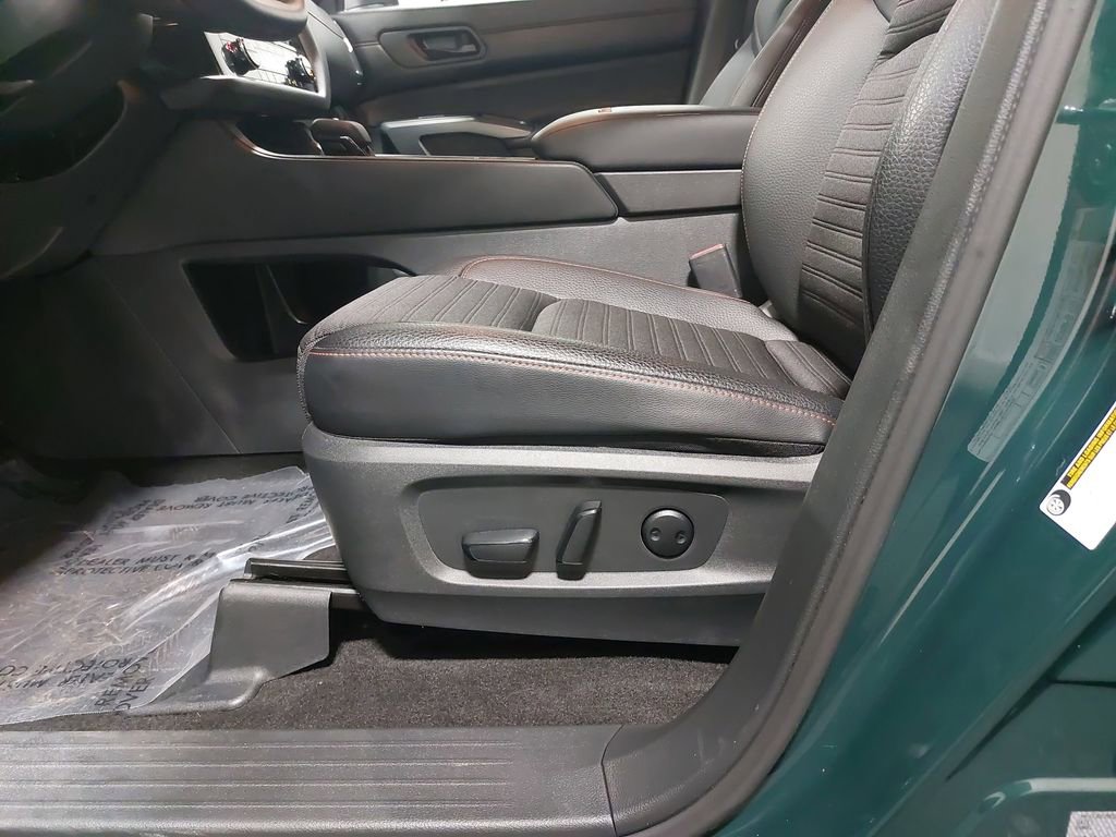 Used 2025 Nissan Pathfinder Rock Creek image 32