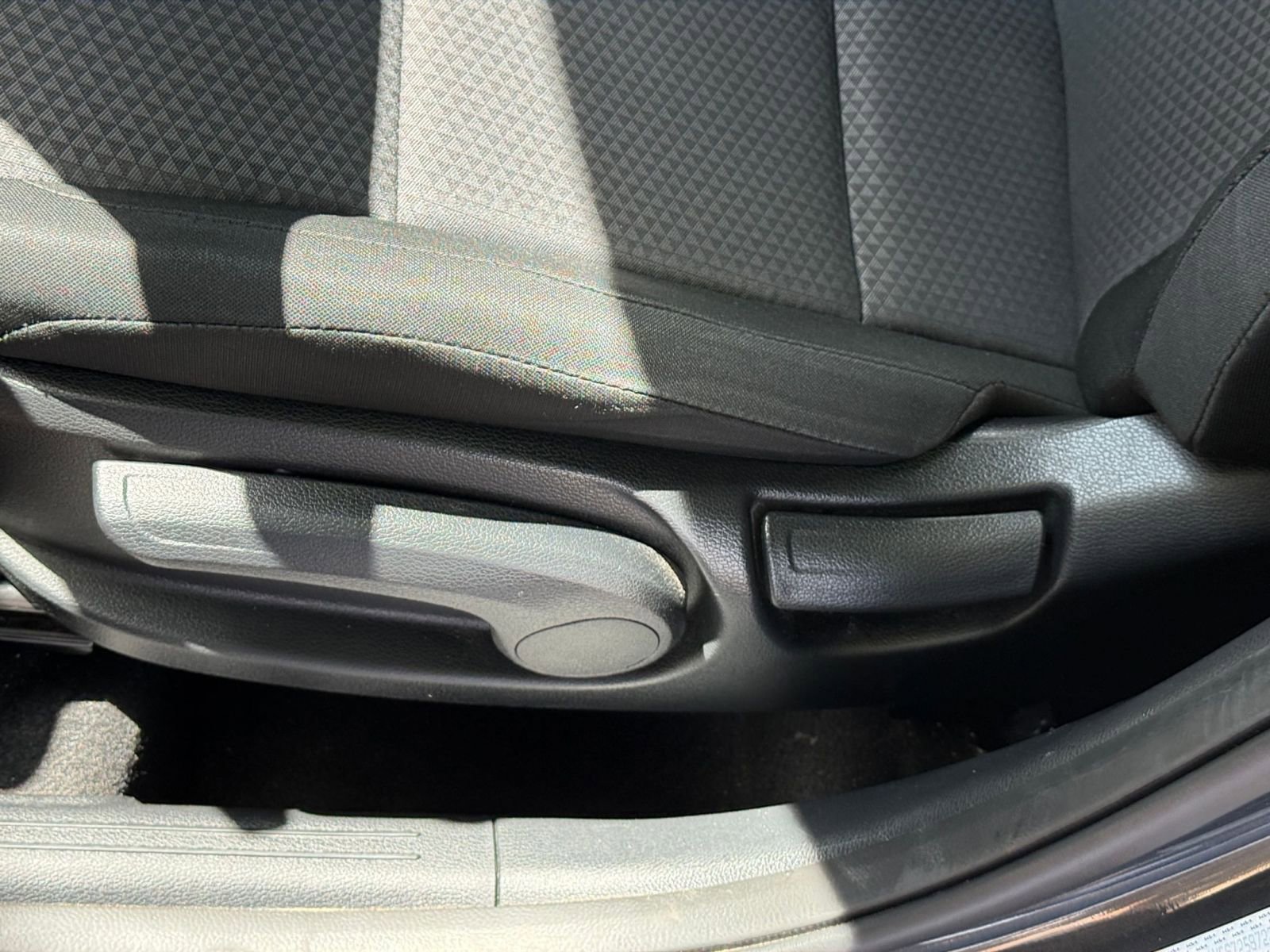 Used 2025 Kia Soul LX w/ LX Technology Package FWD image 22