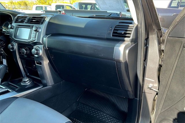Used 2018 Toyota 4Runner SR5 Premium image 16