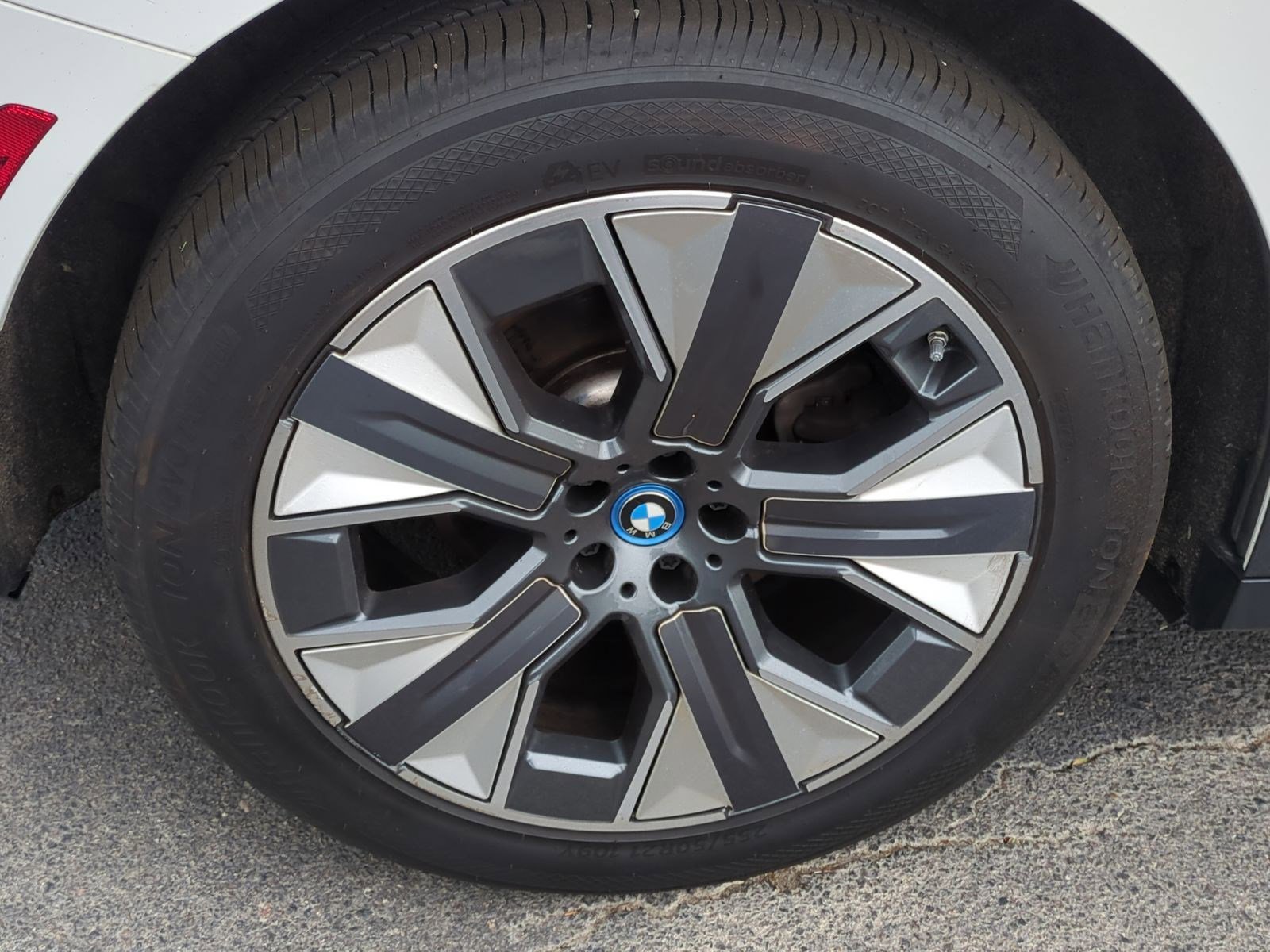 Certified 2023 BMW iX xDrive50 w/ BMW I Signature Blue Package AWD/4WD image 12
