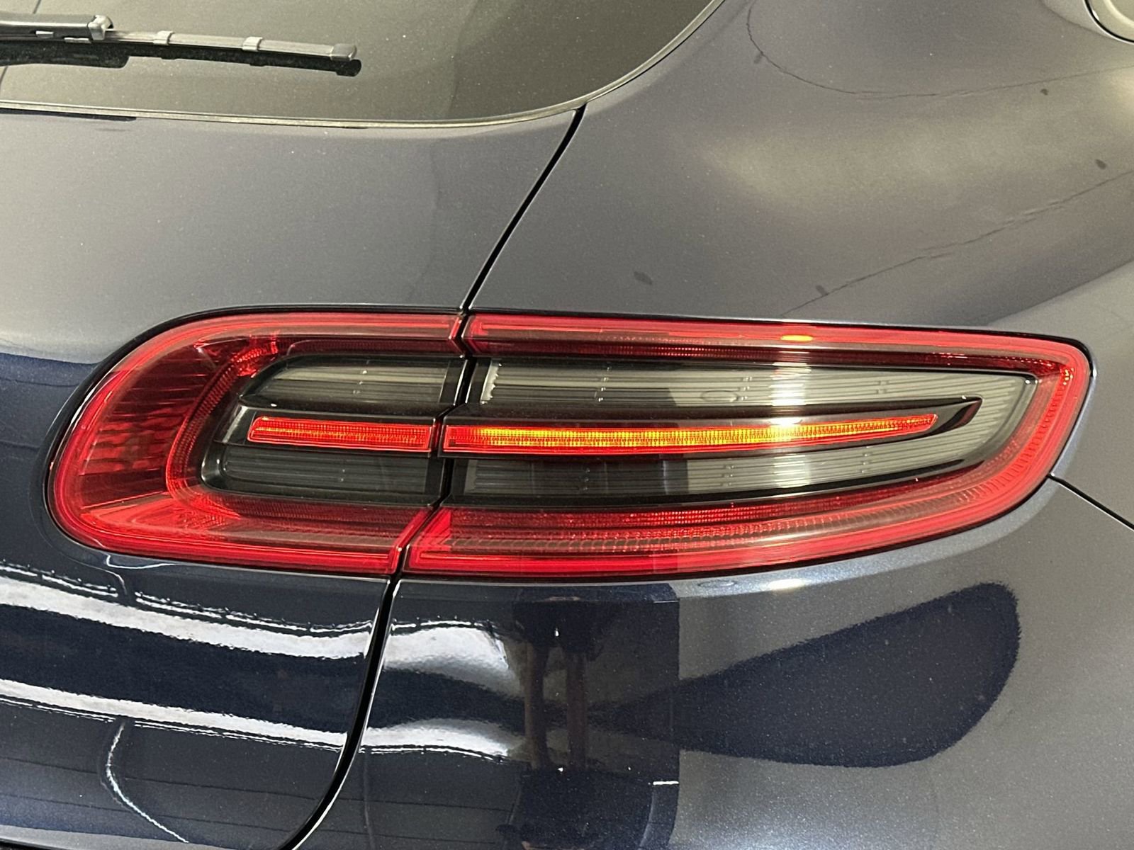 Used 2018 Porsche Macan AWD/4WD image 26