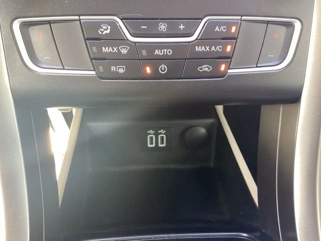 Used 2019 Ford Fusion SE image 18