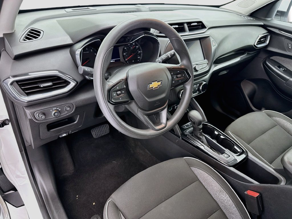 Used 2023 Chevrolet TrailBlazer LT FWD image 9