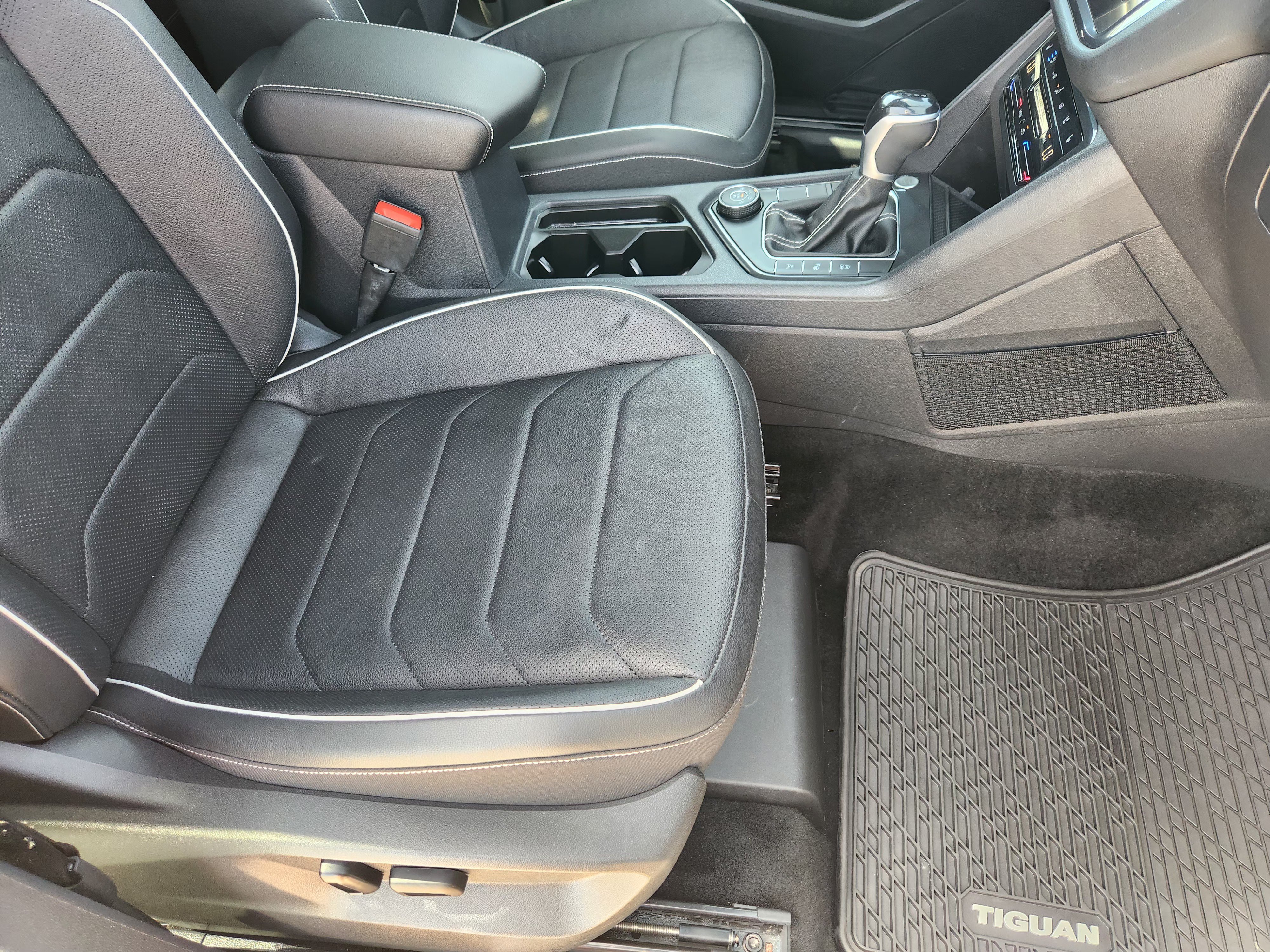 Used 2023 Volkswagen Tiguan SEL R-Line AWD/4WD image 14