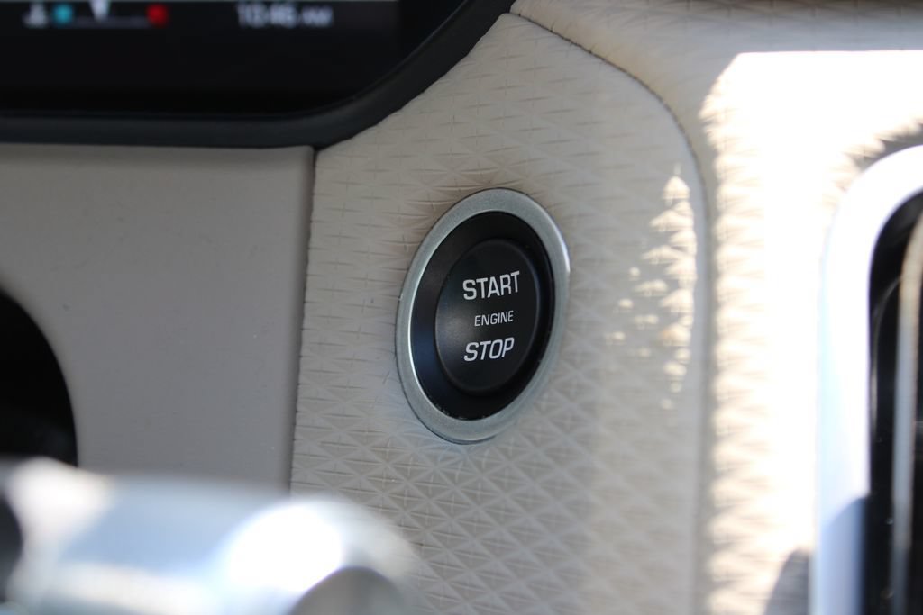 Used 2021 Land Rover Range Rover Velar S AWD/4WD image 22