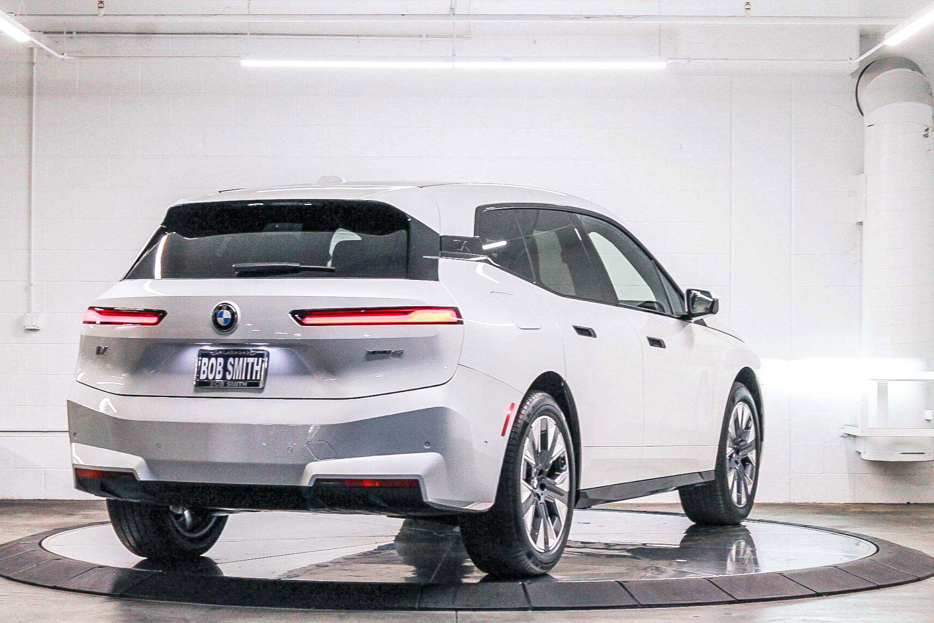 New 2026 BMW iX xDrive45 image 6