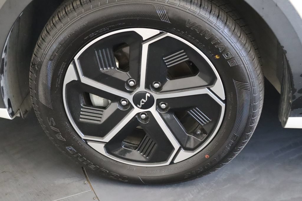 Used 2023 Kia Niro EX FWD image 14
