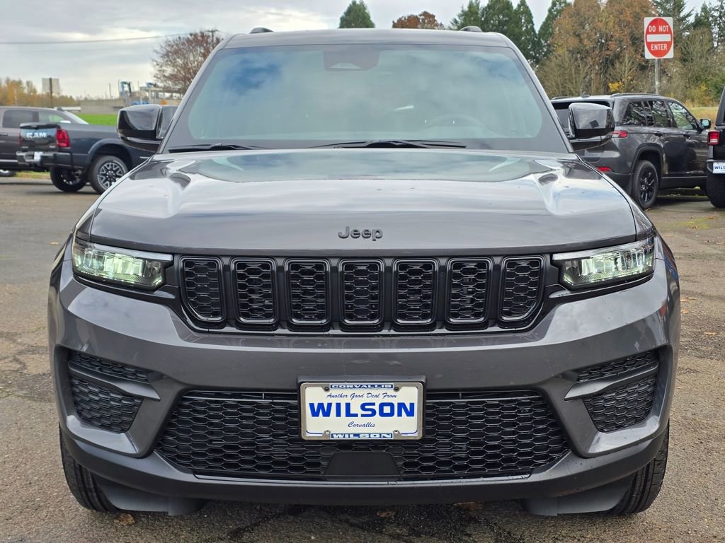 New 2025 Jeep Grand Cherokee Altitude AWD/4WD image 3