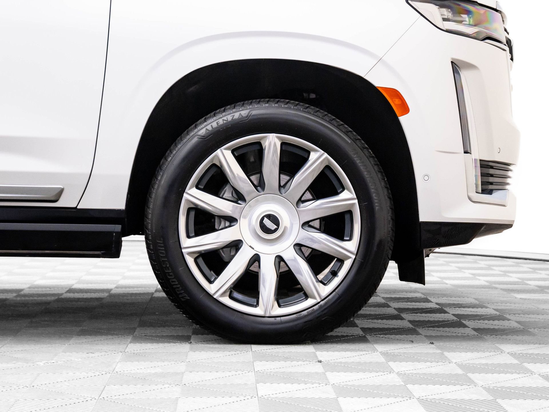 Certified 2024 Cadillac Escalade ESV Premium Luxury Platinum w/ Heavy-Duty Trailer Package image 38