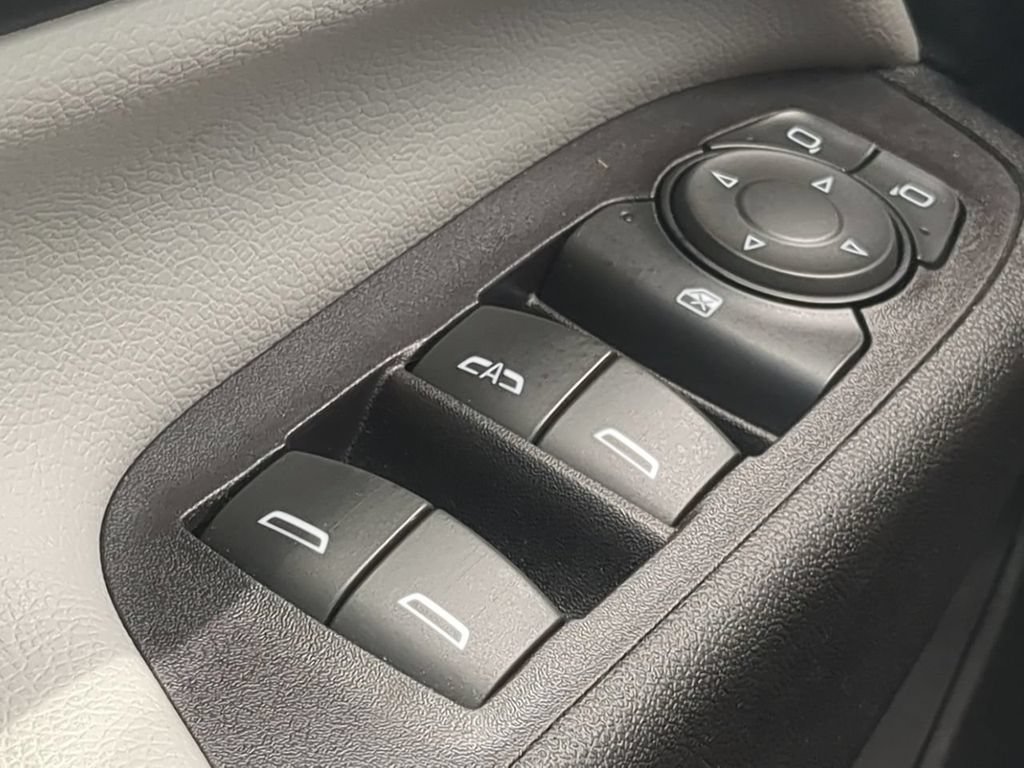 Used 2018 Chevrolet Equinox Premier FWD image 19