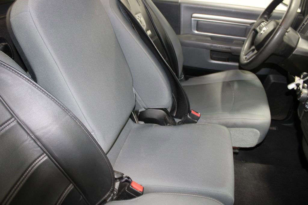 Used 2015 RAM 1500 Express RWD image 32