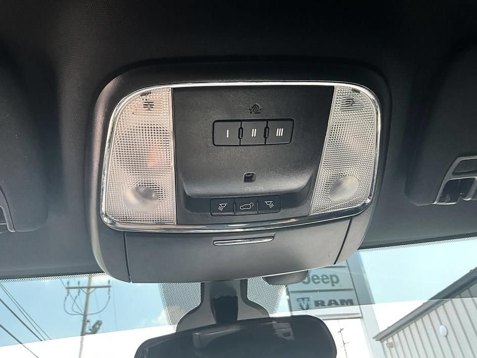 Used 2021 Jeep Grand Cherokee Laredo X AWD/4WD image 28