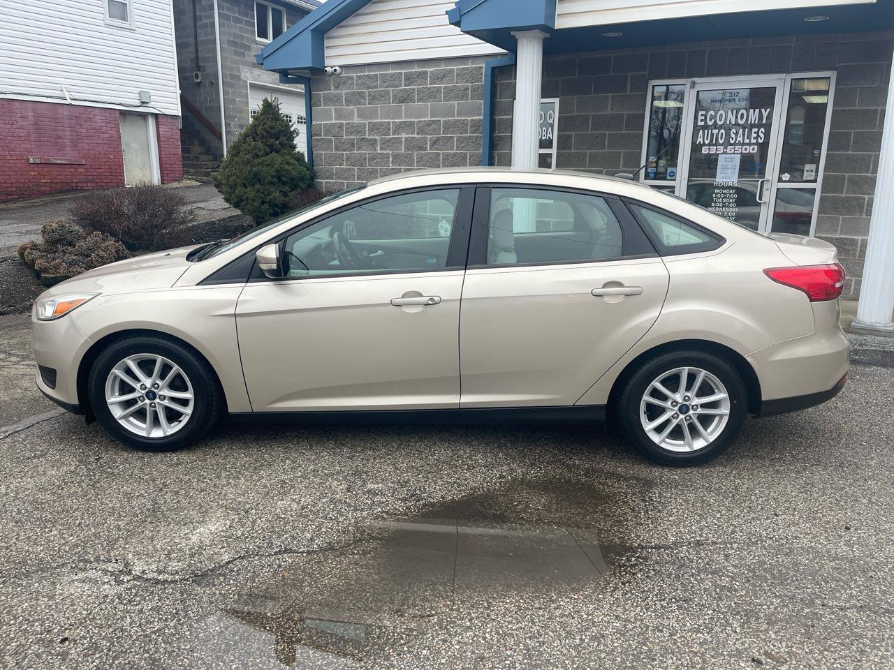 Used 2017 Ford Focus SE w/ Cold Weather Package image 8