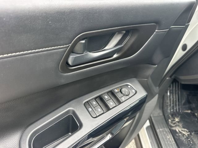 Used 2024 Nissan Pathfinder S image 17