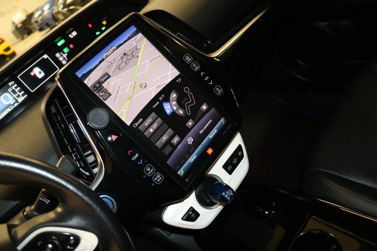 Used 2017 Toyota Prius Prime Advanced image 39