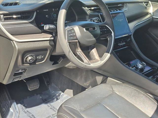 Used 2023 Jeep Grand Cherokee Limited w/ Trailer Tow Prep Group (B) AWD/4WD image 10