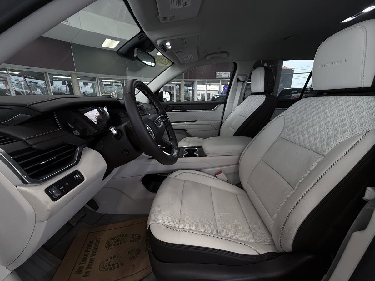 Used 2024 GMC Acadia Denali FWD image 25