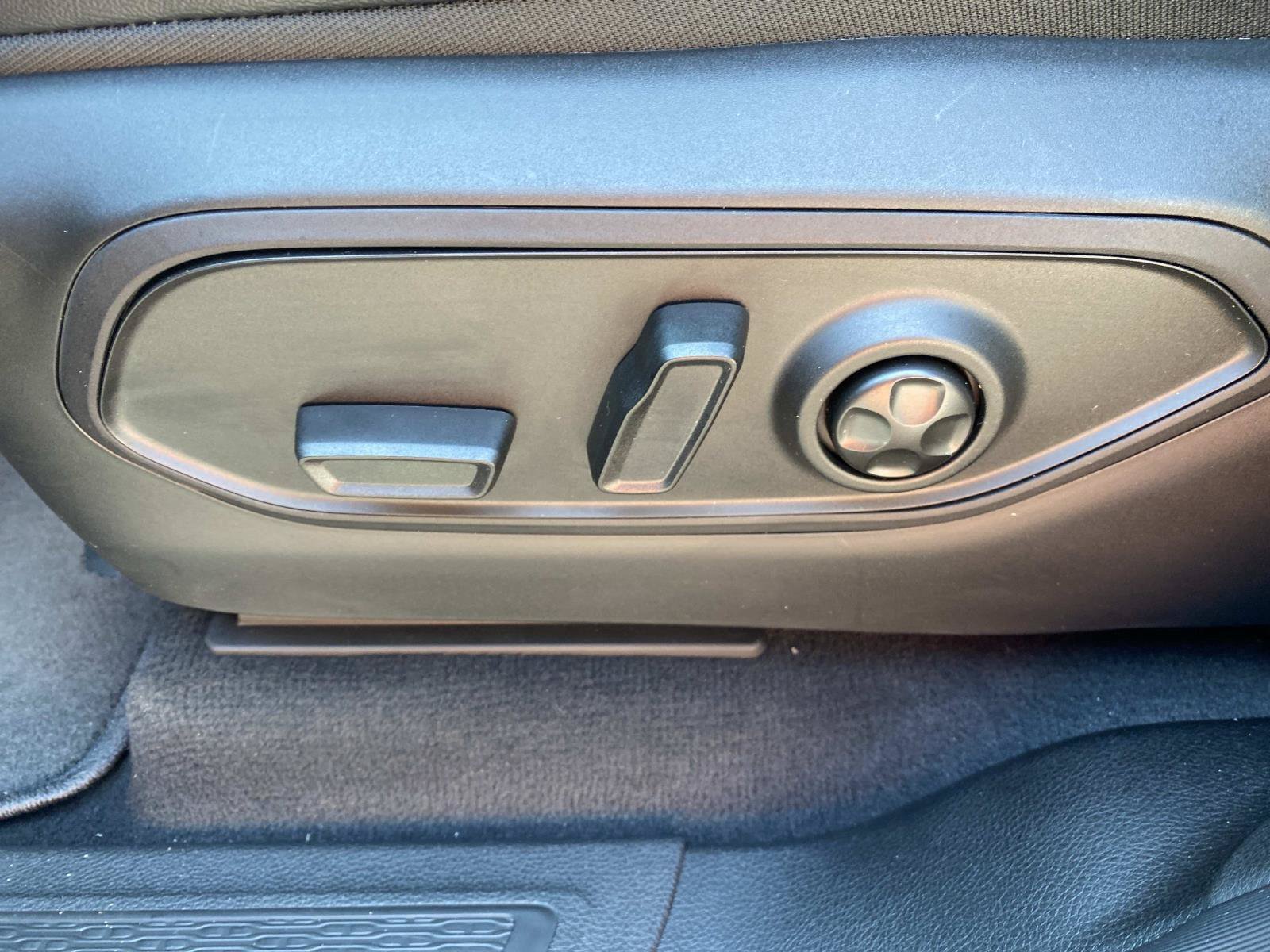 Used 2025 Jeep Grand Cherokee Altitude RWD image 23
